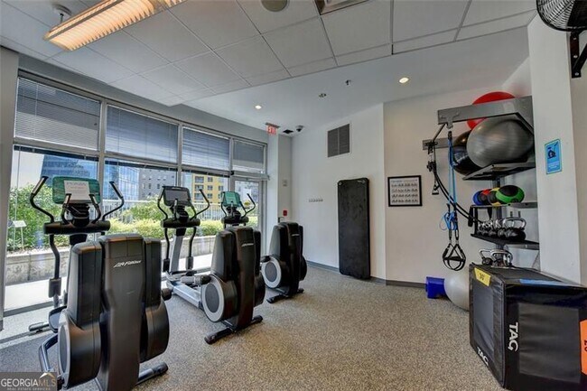 Building Photo - 44 Peachtree Pl NE