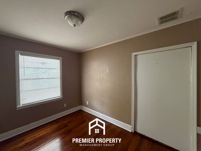 Building Photo - Charming 2BR/1BA Near Berclair | Hardwood Floors & Large Fenced Backyard