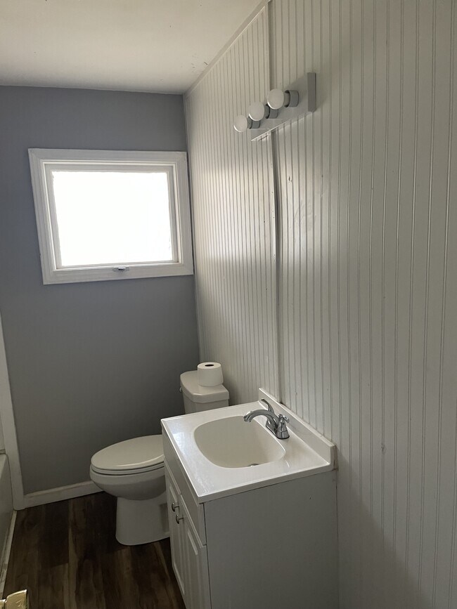 Building Photo - 300 St Anne Pl