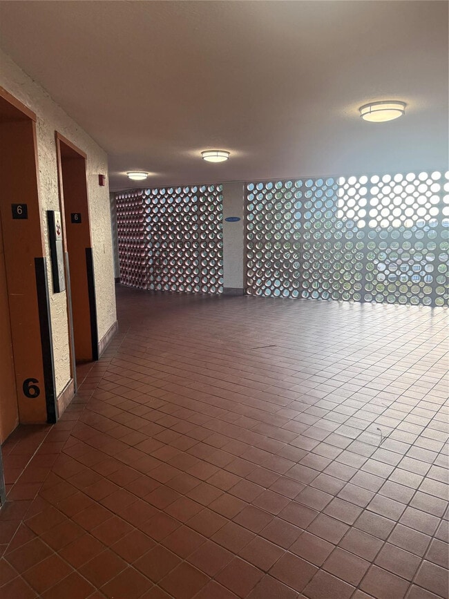 Building Photo - 4222 Inverrary Blvd