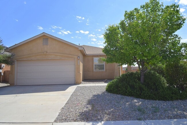 Primary Photo - Great 3 Bedroom Home