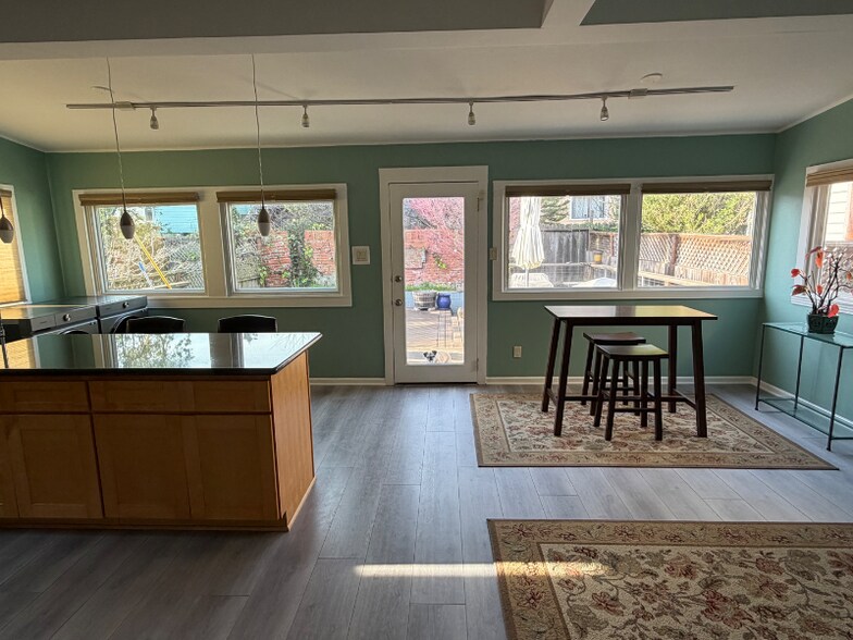 Building Photo - 536 Arlington St