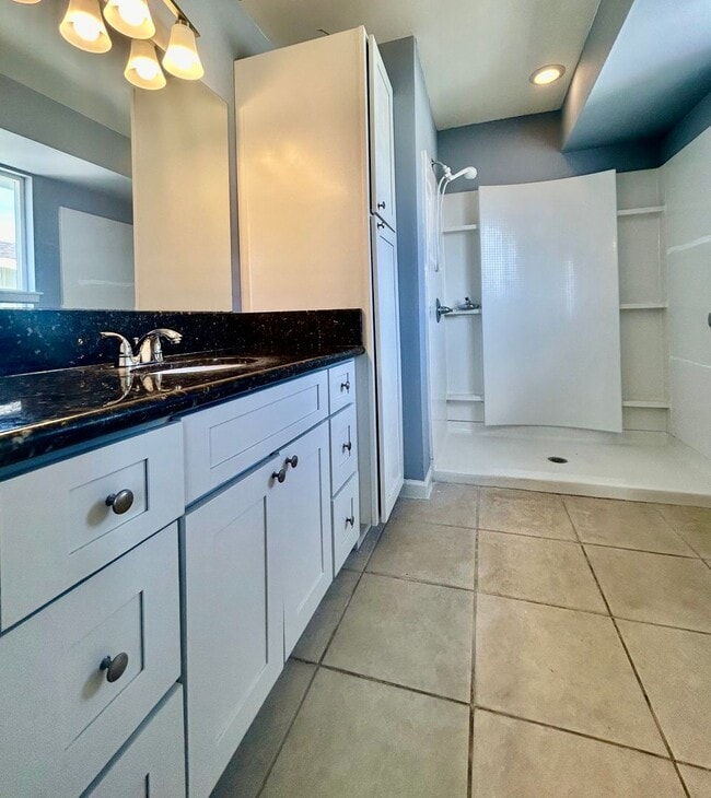 Building Photo - Available now 3 Bedroom, 2.5 Bathroom, 2 A...