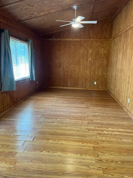 Bedroom - 3250 E Baggett Rd