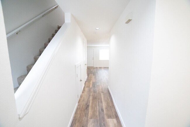 Building Photo - 3411-3423-3423 SE 85th Ave