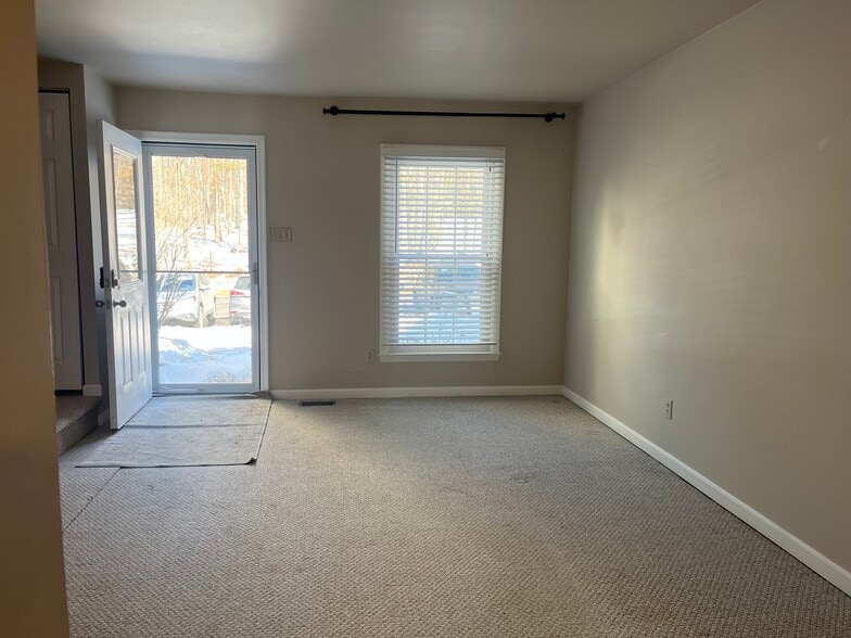 Building Photo - 19 Burnsway Ct