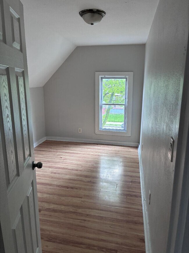 Building Photo - 2166 S 6th St