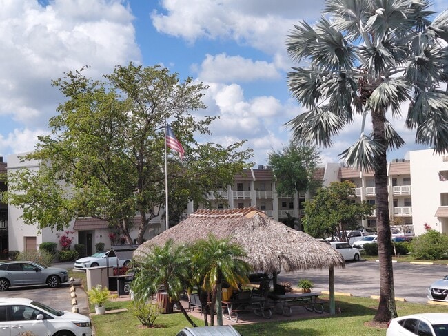 Building Photo - 6850 Royal Palm Blvd