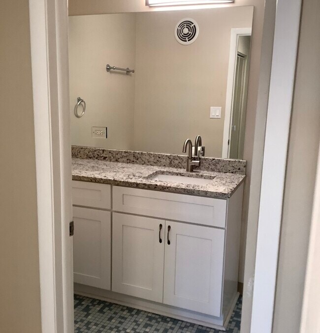 Building Photo - 10408 Menard Ave