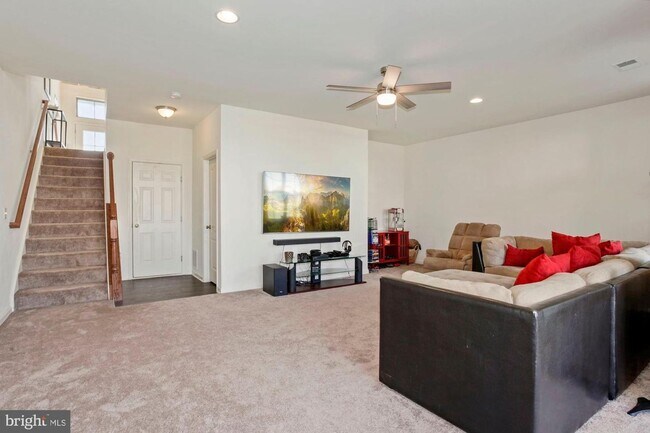 Building Photo - 944 Basswood Dr