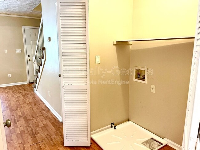 Building Photo - 155 Hunters Ln