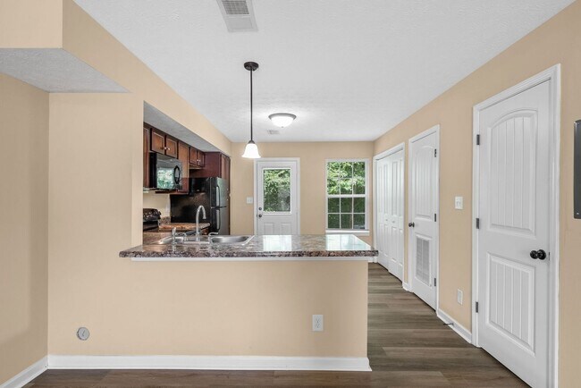 Building Photo - 2260 McCormick Lane