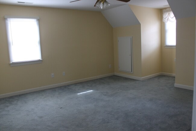 Building Photo - 916 Dorset Way