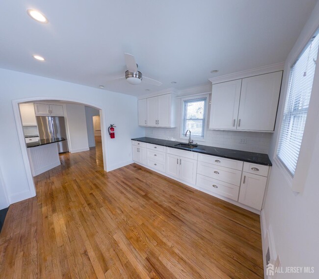 Building Photo - 15 Sedgwick St