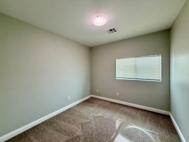 Building Photo - Beautiful single one-story home