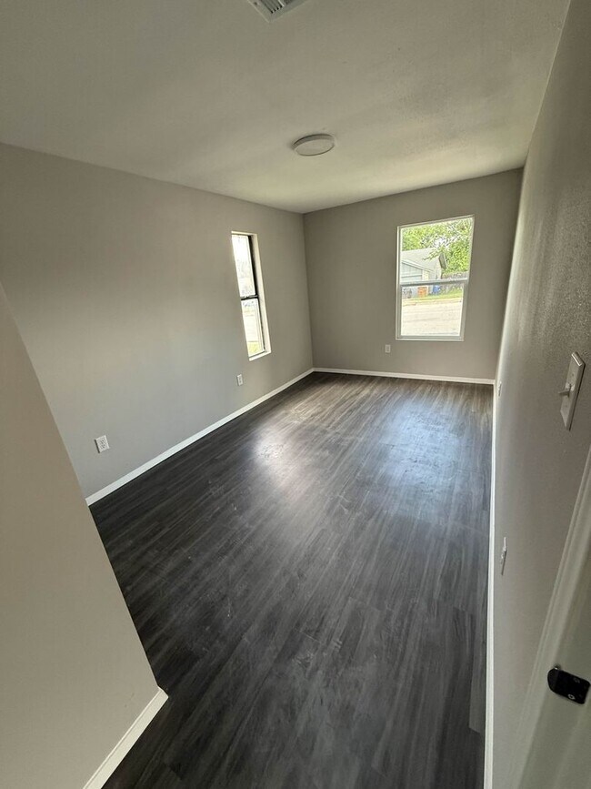 Building Photo - 6800 Bryonwood Dr
