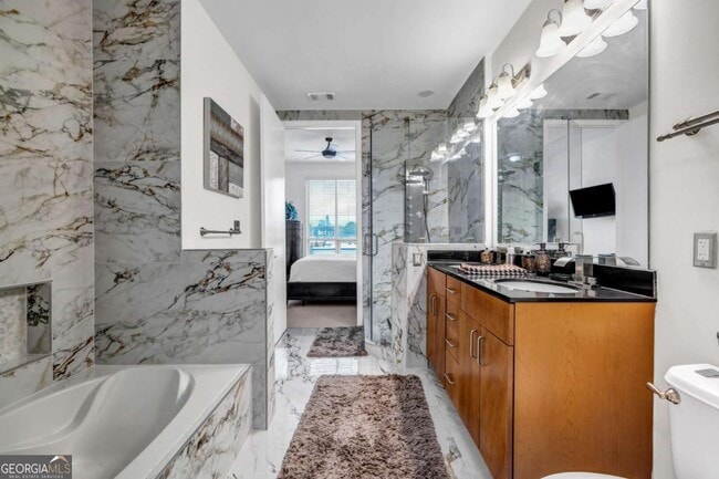 Building Photo - 711 Cosmopolitan Dr NE