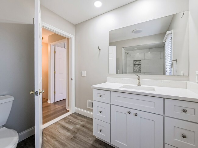 Building Photo - Fully Upgraded 3-Bed Farmington Hills Home!