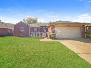 Building Photo - 17313 Valley Crst