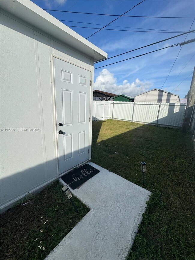 Building Photo - 4341 SW 99th Ct