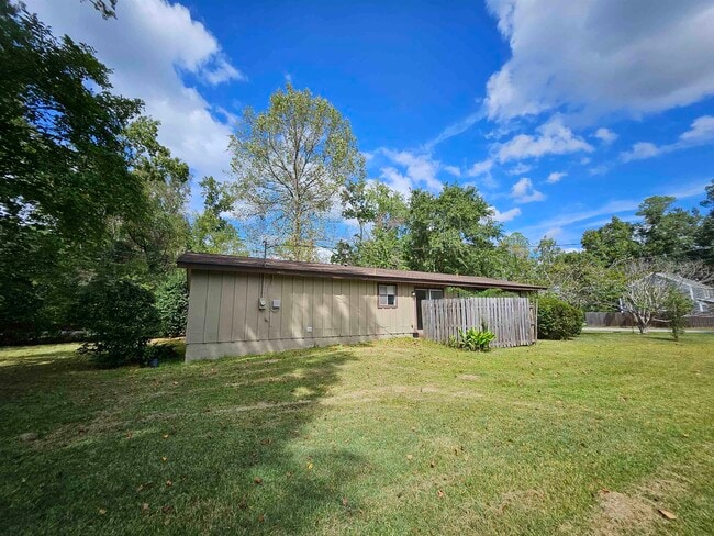 Building Photo - 3235 Springdale Dr