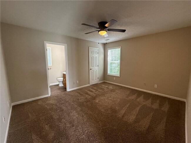 Building Photo - 6079 Daffodil Dr