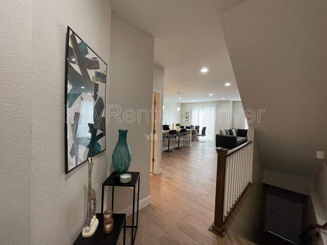 Building Photo - 9675 E Idaho Pl