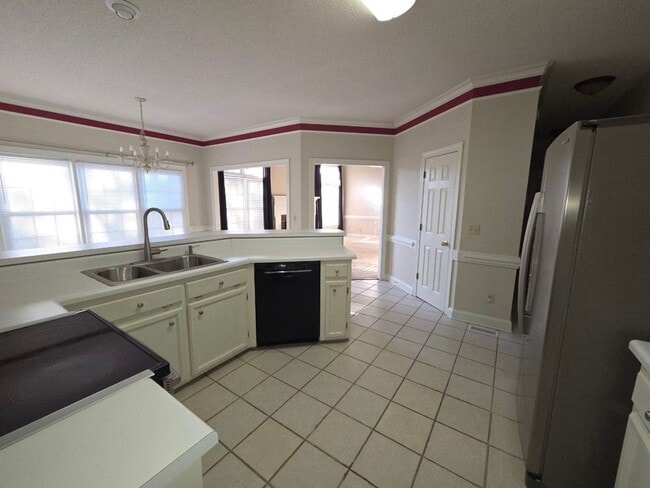 Building Photo - 234 N Marion Dr