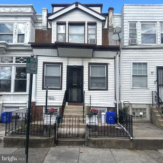 Building Photo - 5845 Ludlow St