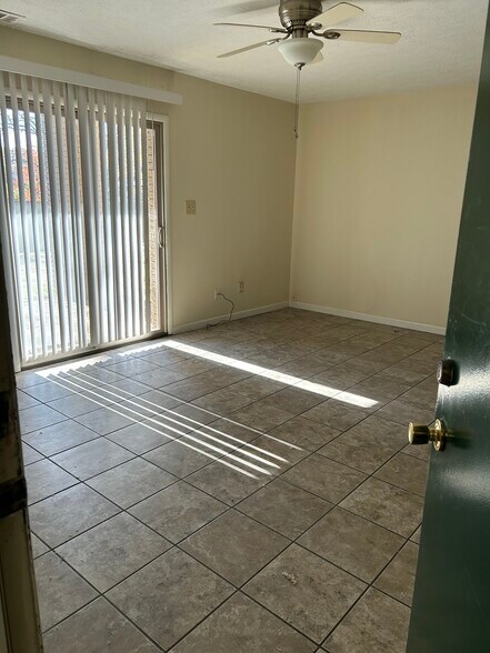 Primary Photo - 3129 Burlew Blvd