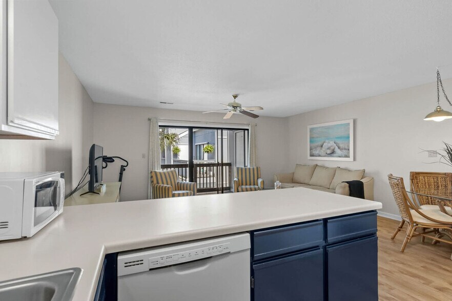 Building Photo - 76 S Reindeer Rd