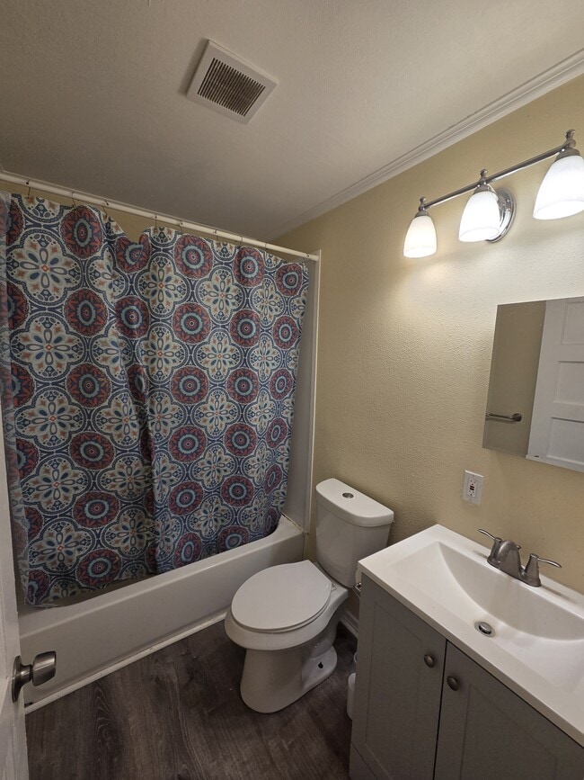 Building Photo - 401 W Dewey Ave