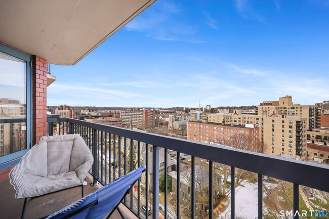 Building Photo - 25 Forest St