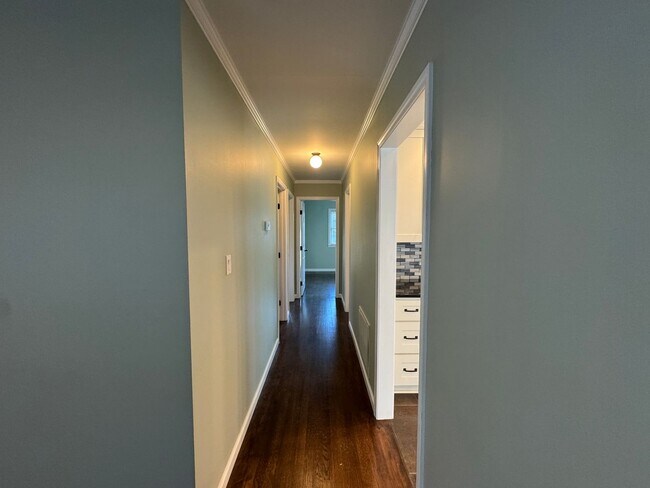 Building Photo - Move-in Ready!