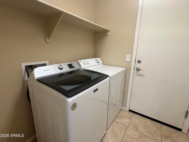 Building Photo - 2190 E Hazeltine Way