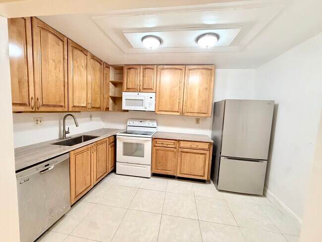 Building Photo - 4115 NW 88th Ave