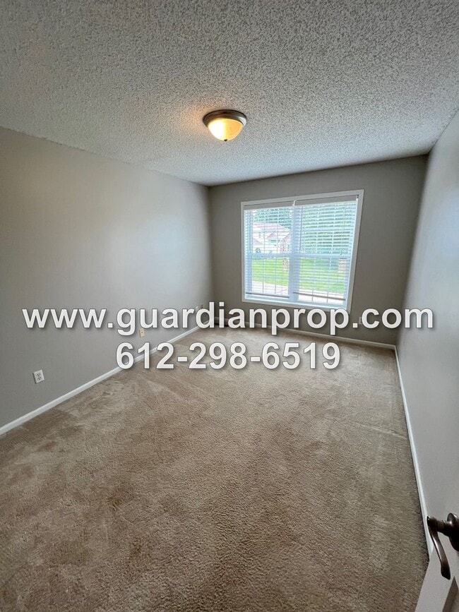 Building Photo - Woodbury House Available July 1, Gleaming Hardwood Floors, Fireplace, Lower Family Room, Fenced Yard
