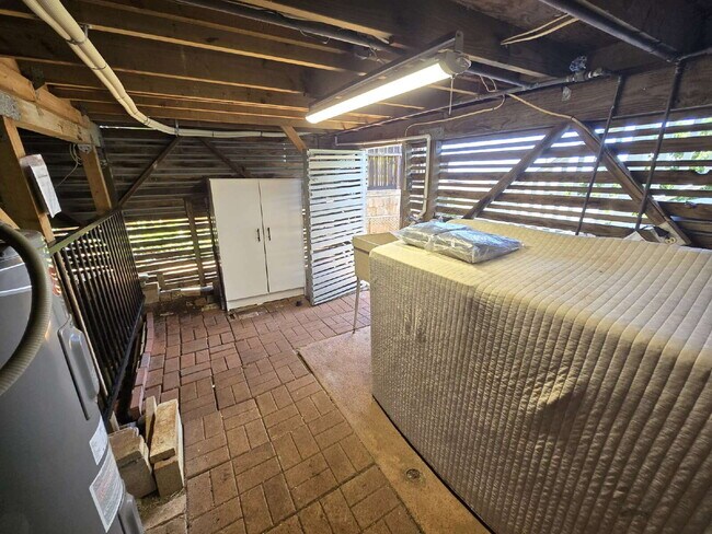 Building Photo - Renovated 2br/1ba Halawa Heights Cottage with Pearl Harbor Views!