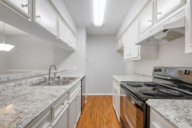 Building Photo - Cute 2 Bedroom, 2 Bath Condo in Northwest ...