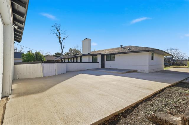 Building Photo - 6207 Royal Ln