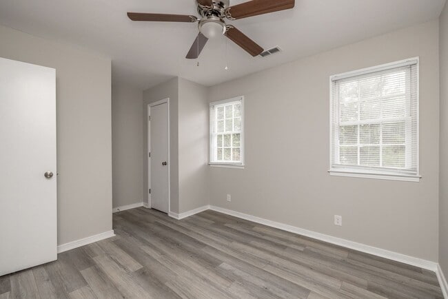 Building Photo - Beautifully Renovated 4-Bedroom Home in Ch...
