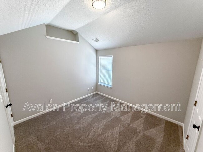 Building Photo - 282 Bonnes Dr SW