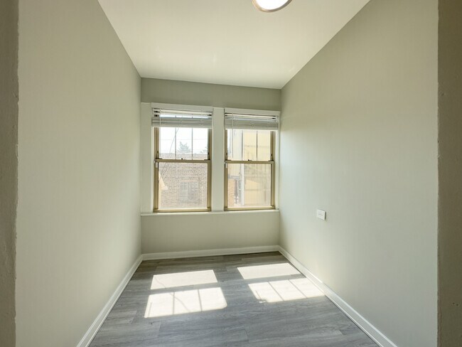 Building Photo - 5259 W Nelson St