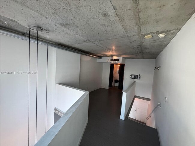 Building Photo - 690 SW 1st Ct