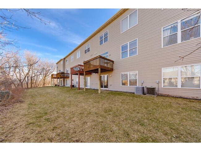 Building Photo - 5125 Holly Ln N