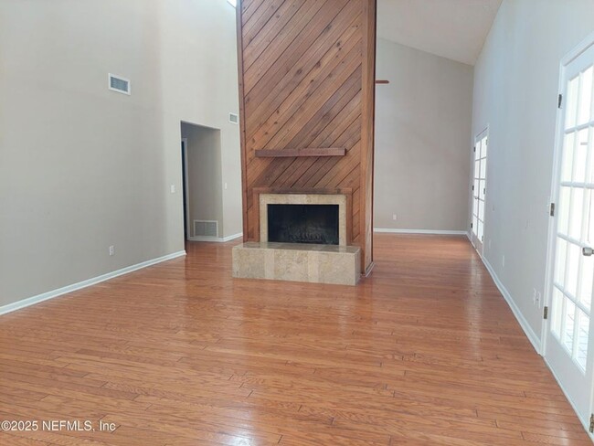 Building Photo - Large 3/2.5 home in the Heart of Orange Park