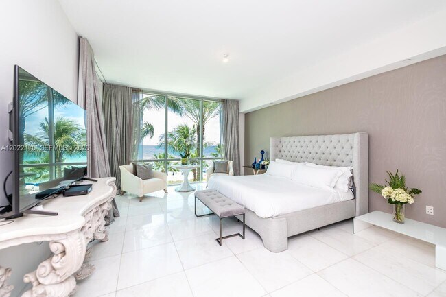 Building Photo - 16051 Collins Ave