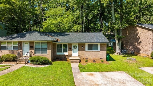 Building Photo - 3315 Erskine Dr