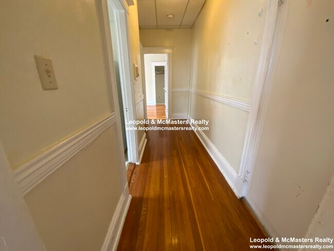 Building Photo - 159 Kelton St