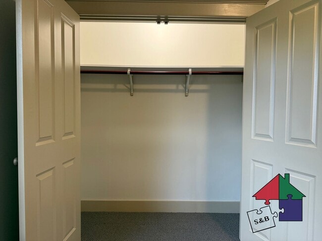 Building Photo - 14 Ayers St